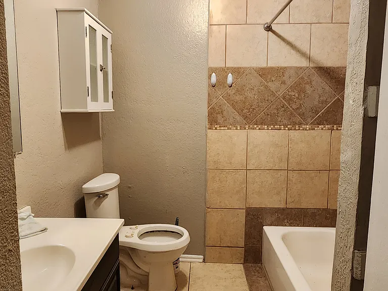 1029 Linn Ln — Photo 10