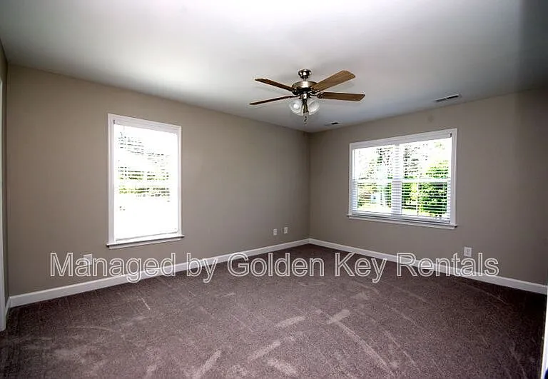 506 W 1st St — Photo 6