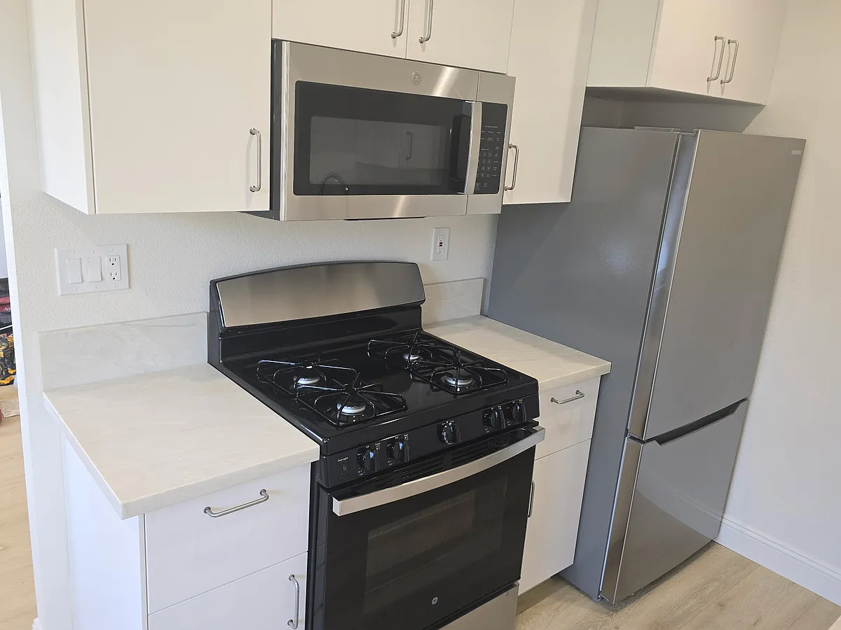 Building Photo - 730 E 17th St #4