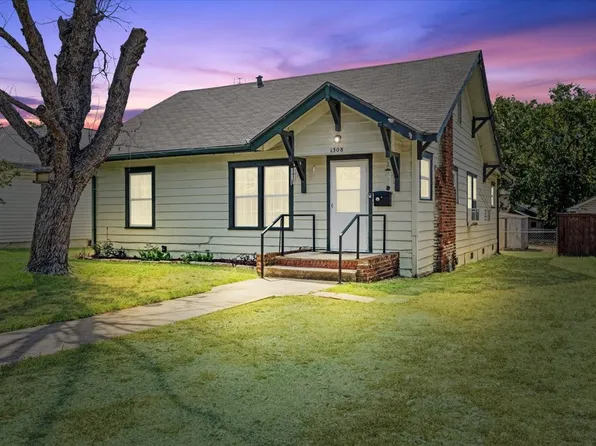 1308 W Walker St, Denison, TX 75020