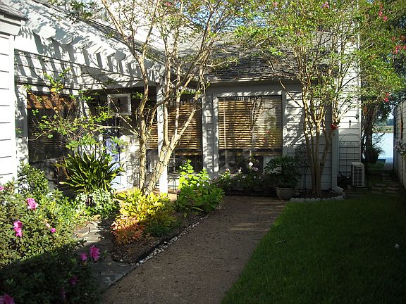 5th image of 136 Waterwood Dr