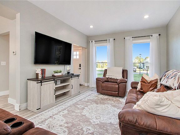 5th image of 475 W Trillium Cir