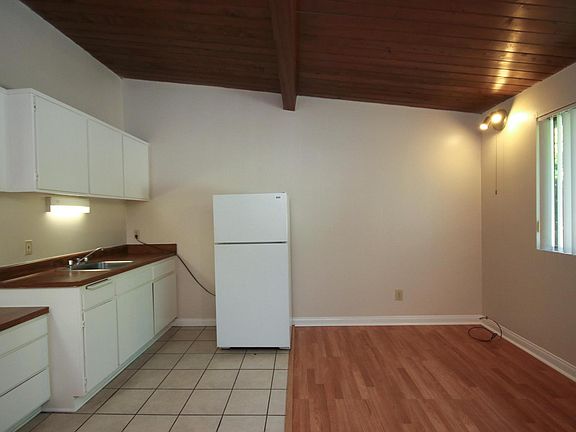 3rd image of 222 S Oakland Ave #7
