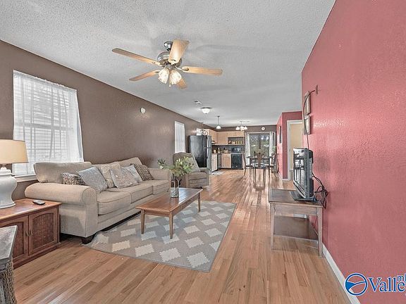 4th image of 204 Yarbrough Ln