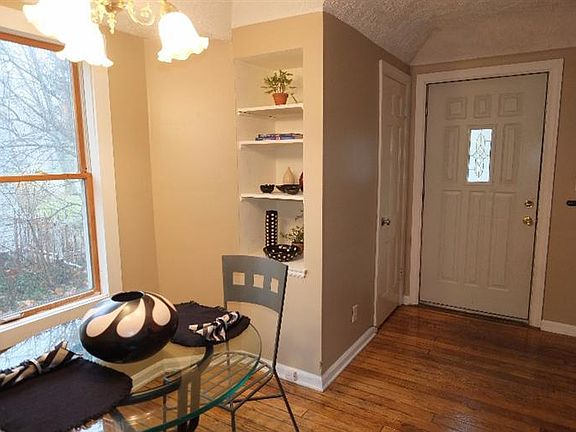 2nd image of 2749 Bellwood Ave