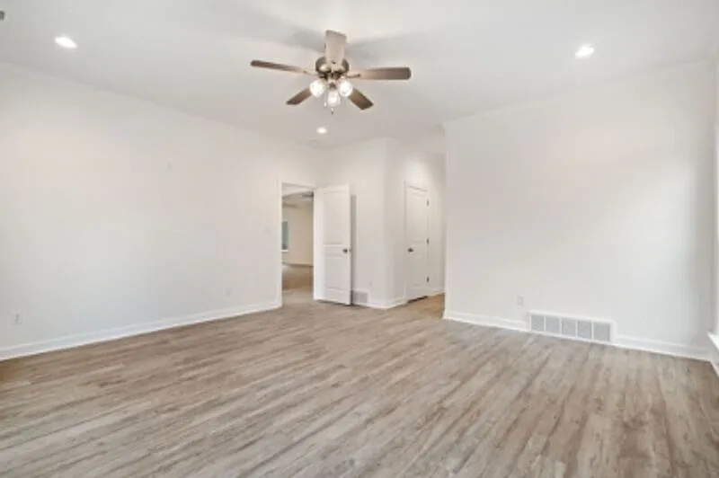 4 bed, 2.5 bath, 3149 sqft, $3,000 — Photo 4
