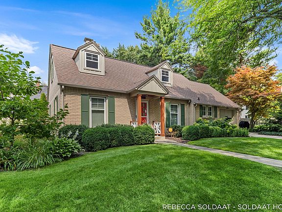 3rd image of 409 Marywood Dr NE