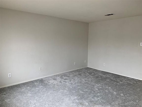 3rd image of 525 Glen Cove St