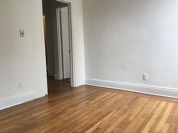3rd image of 340 Bedford Ave APT 1