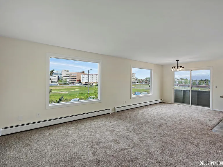 230 W 10th Ave — Photo 16