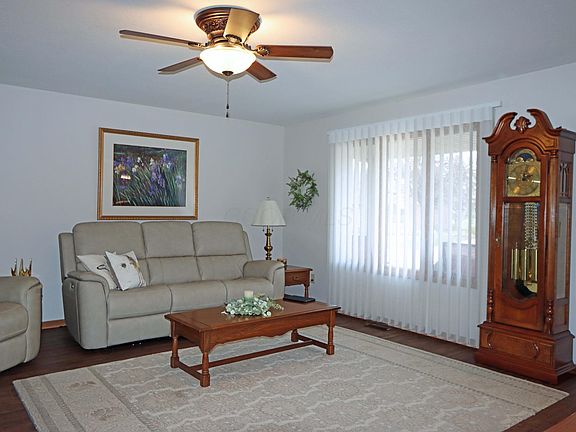 5th image of 795 Hickory Hill Dr