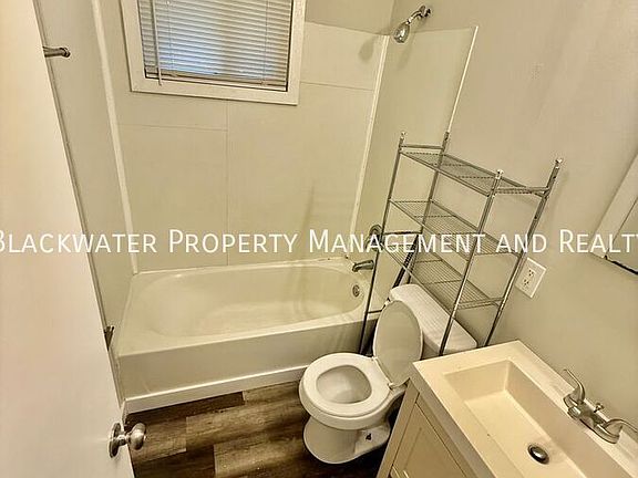 5th image of 146 S Oak Dr #B