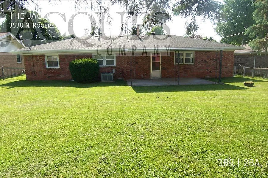 Building Photo - 3538 N Rogers Ave