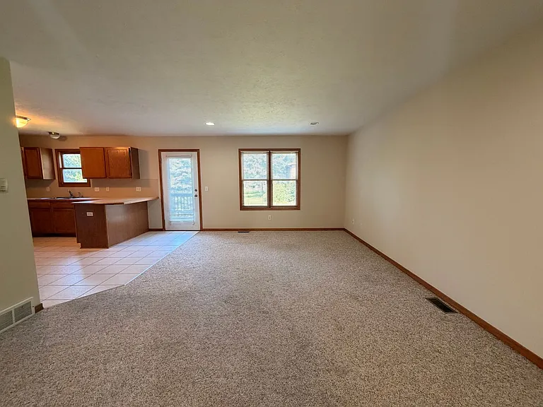 6780 Bent Grass Dr SE — Photo 2
