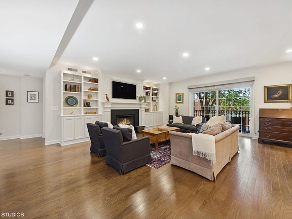 3rd image of 410 W Burlington Ave Unit 203