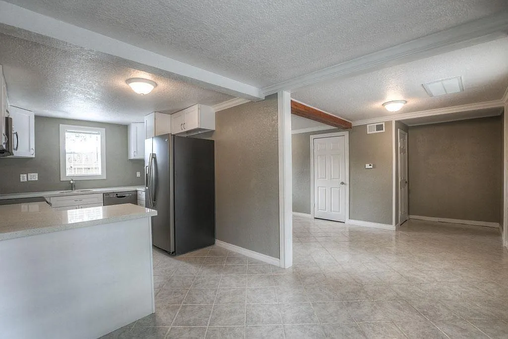 Studio, 1.0 bath, 500 sqft, $950 — Photo 3