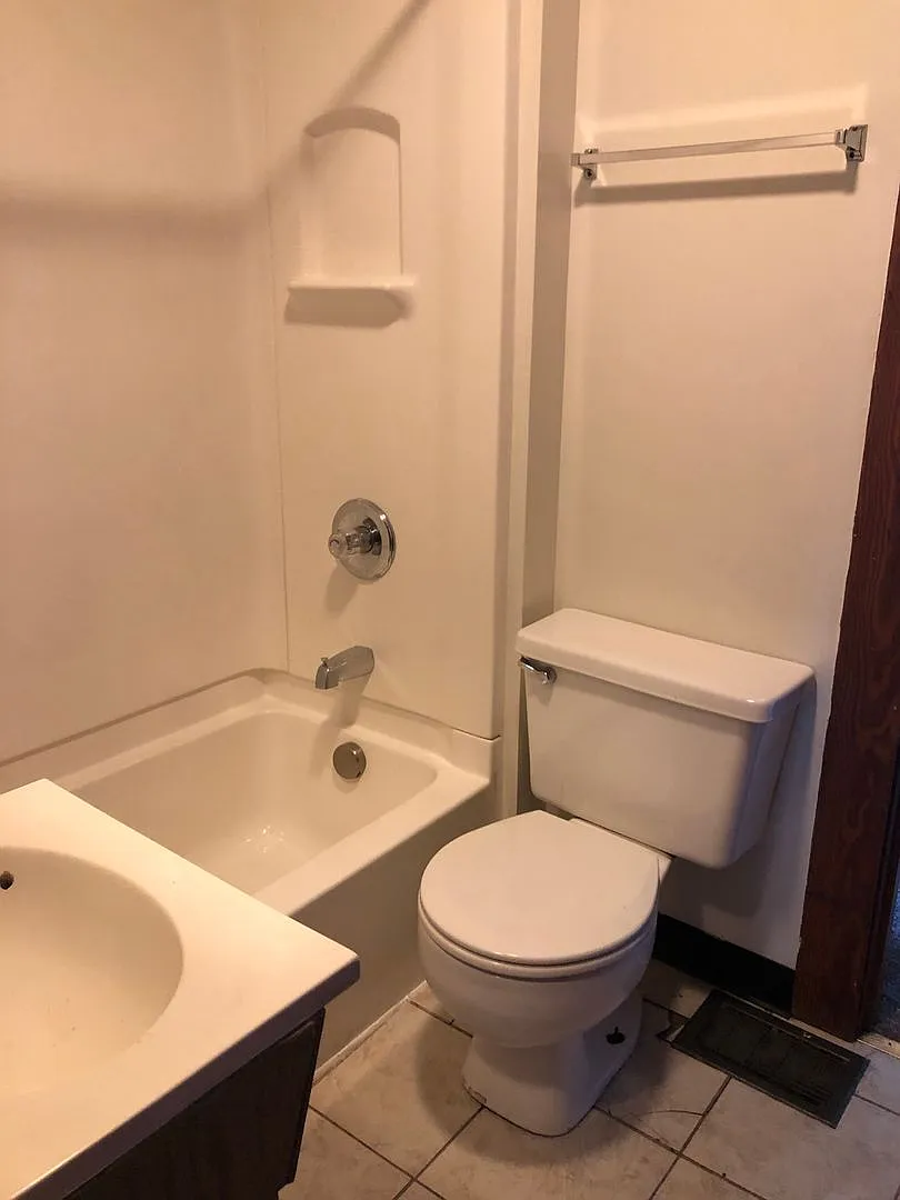 414 E Hillside Drive — Photo 3