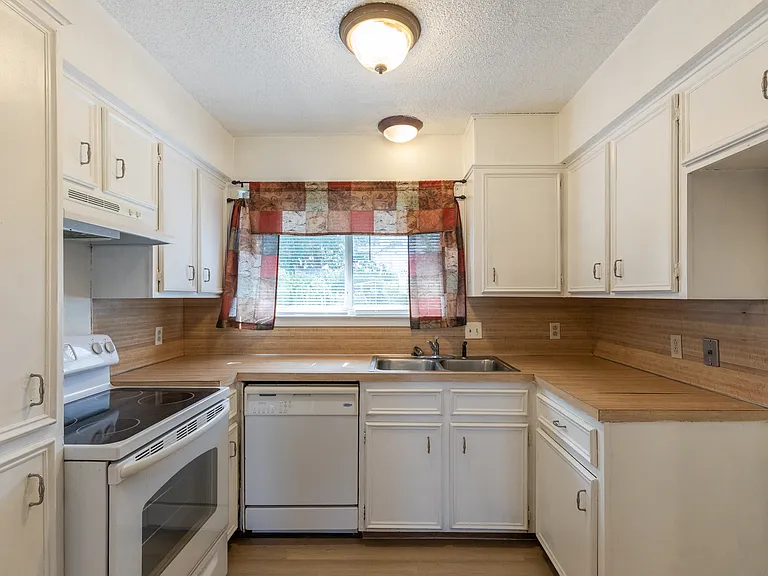 1733 Chucker Ct — Photo 7