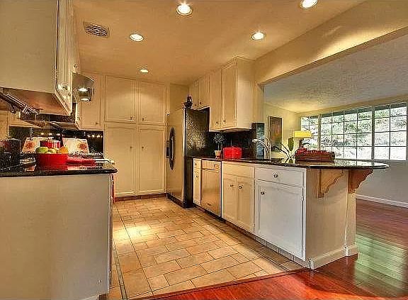 4th image of 3561 Sneath Ln