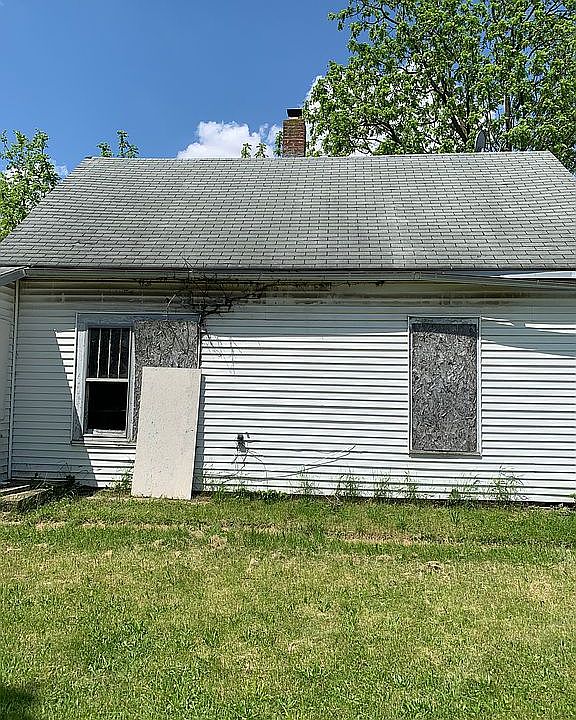 2nd image of 1419 W Factory Ave