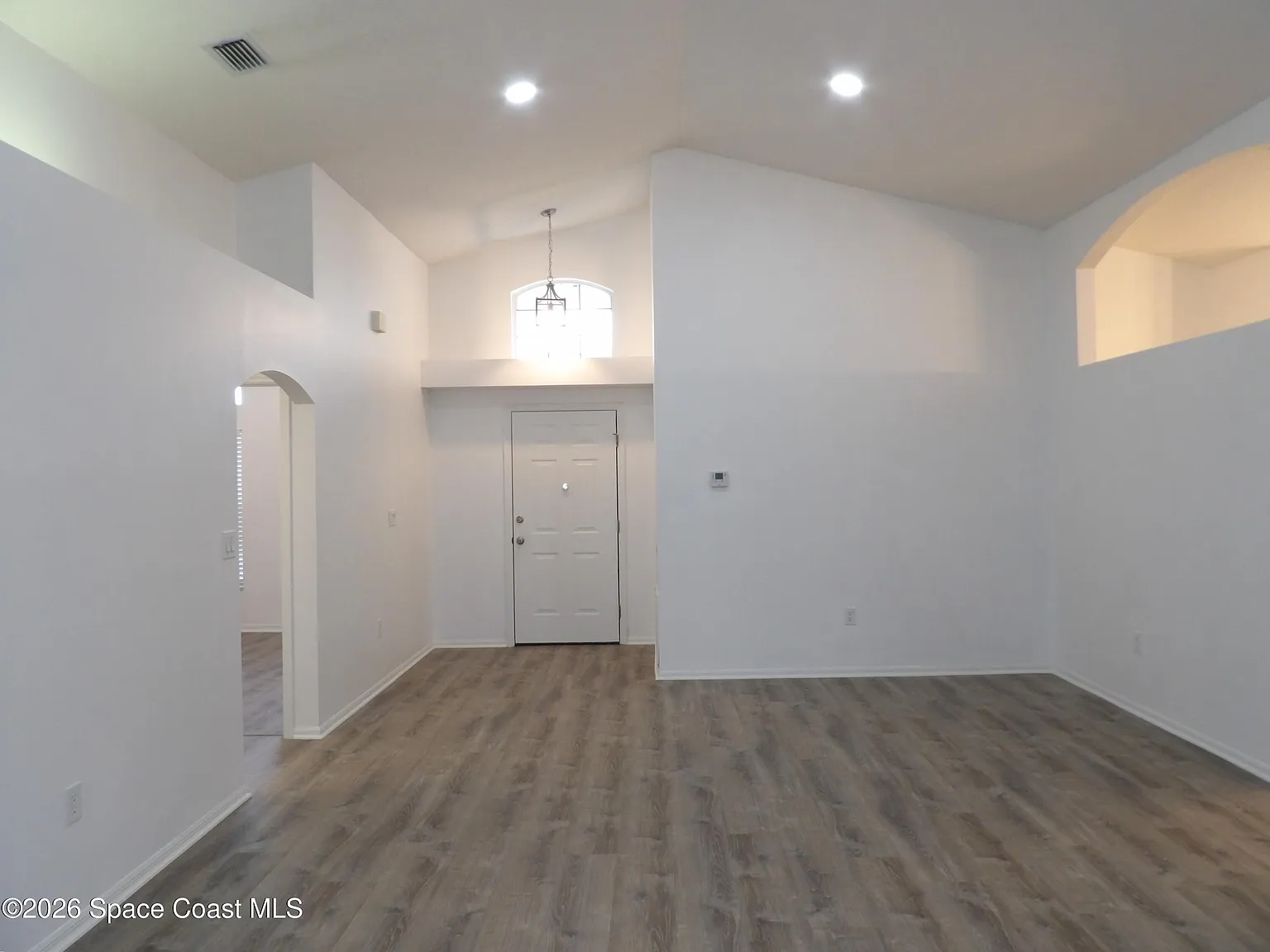 3 bed, 2.0 bath, 1779 sqft, $3,000 — Photo 3