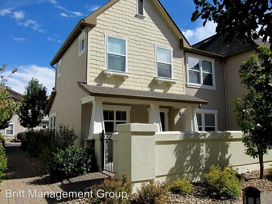 1689 Spicewood Cir photo 1