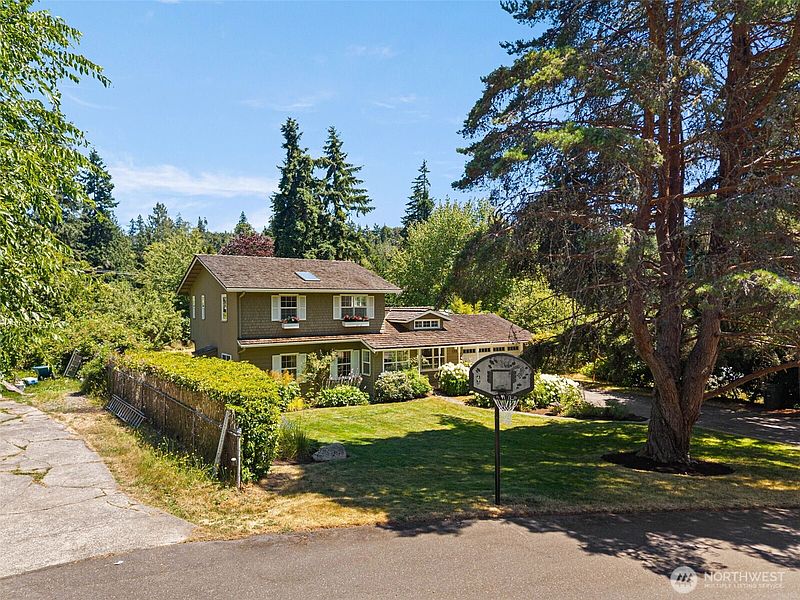3rd image of 5356 Ruby Place NE
