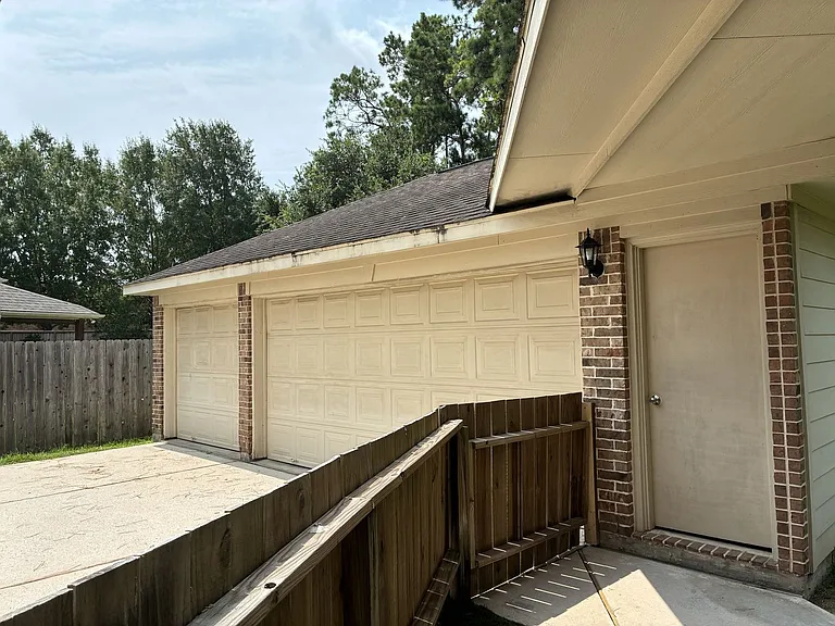 14207 Parable Ln — Photo 32