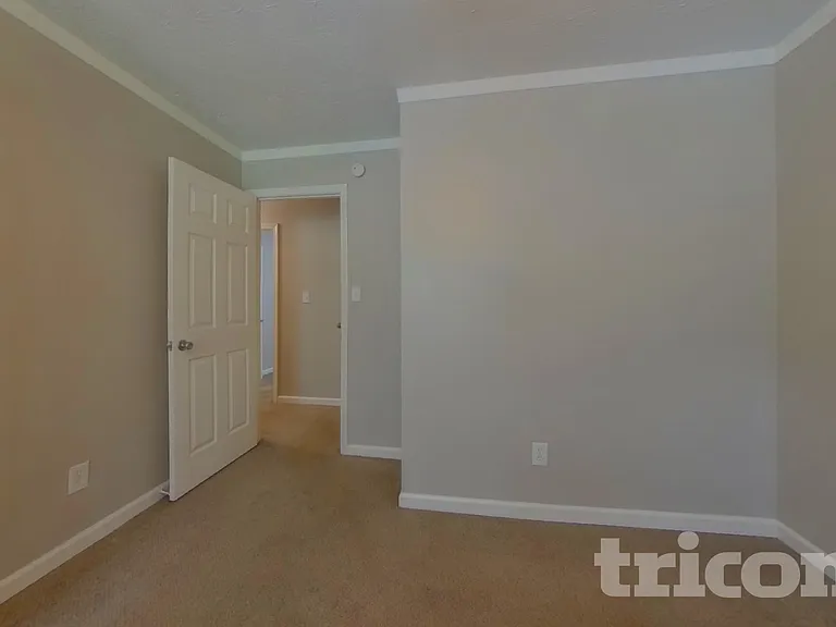 726 Westbury Dr — Photo 14