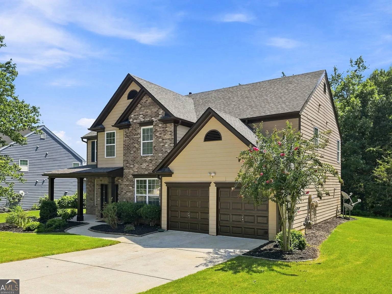 5 bed, 3.0 bath, 3152 sqft, $3,500 — Photo 2