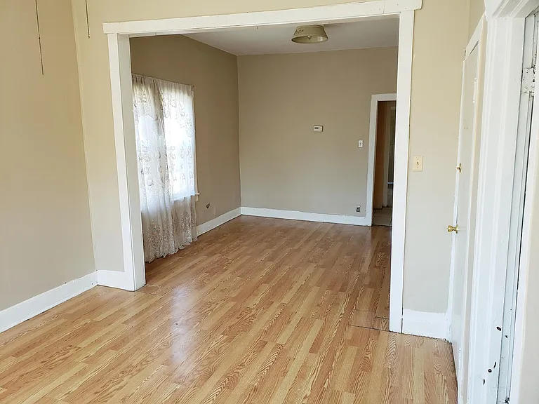 4133 S Albany Ave — Photo 2