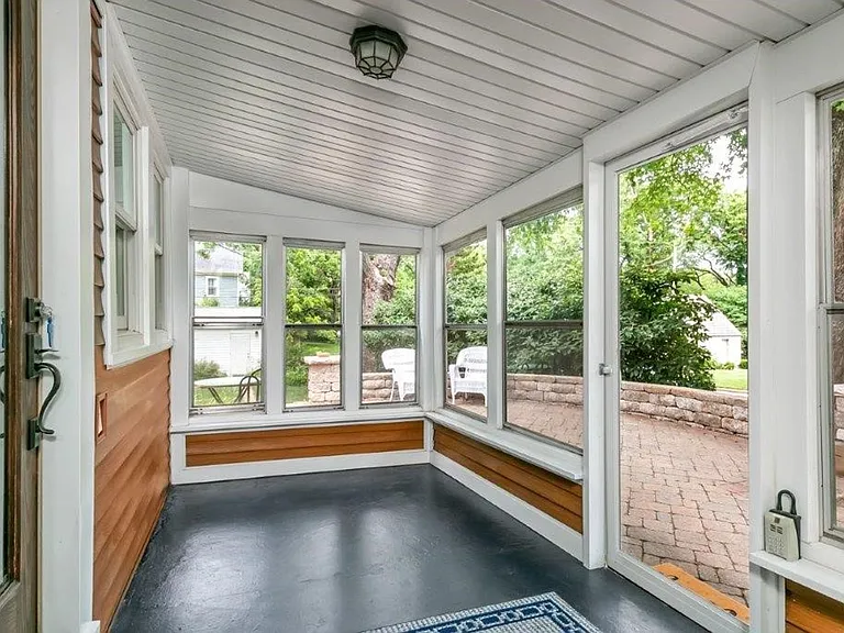 1800 Poyntz Ave — Photo 5