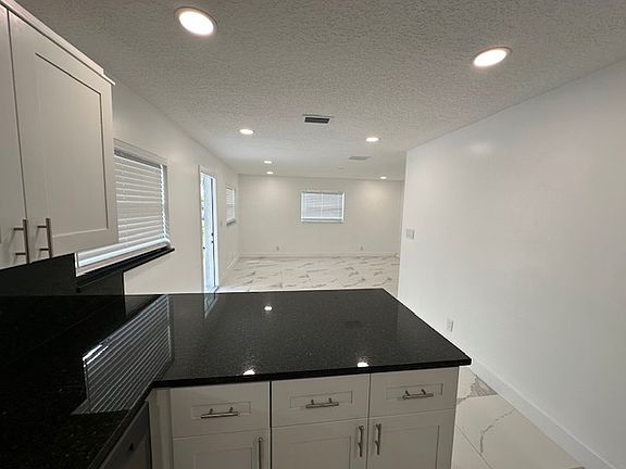 3rd image of 712 Gotham Ct #B
