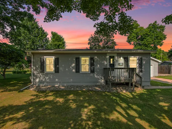 107 Austin Dr, Hartford, MI 49057