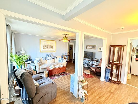 3rd image of 2221 Long St
