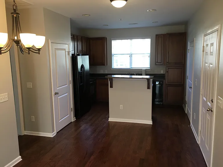 1616 Walnut View Dr — Photo 6