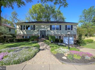 1300 Oakbrooke Ave, Alexandria, VA 22308