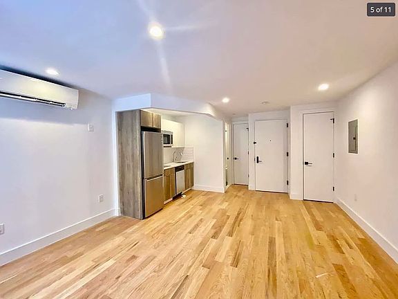 4th image of 147 W 130th St