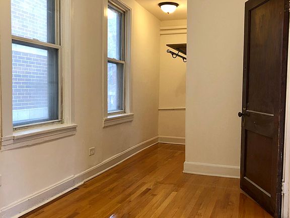 5th image of 1121 N Wood St #2F
