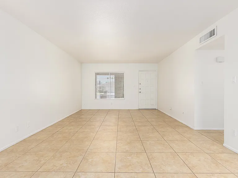 2324 E Palmcroft Dr — Photo 4