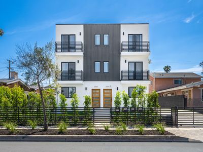 2000 Hillcrest Dr, Los Angeles, CA, 90016