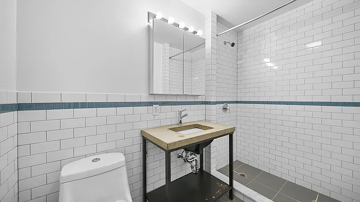 Rented by Nooklyn NYC LLC | media 18