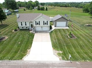 15061 Knight Rd, Basehor, KS 66007