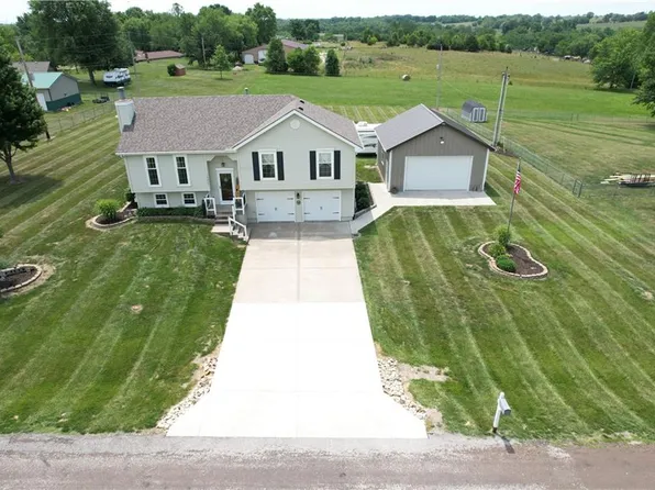 15061 Knight Rd, Basehor, KS 66007