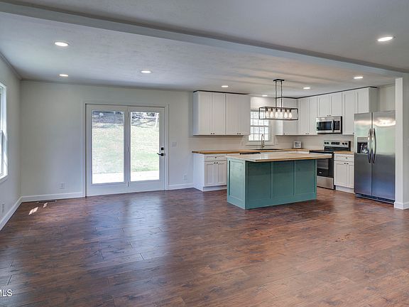 4th image of 3017 Winesap Rd