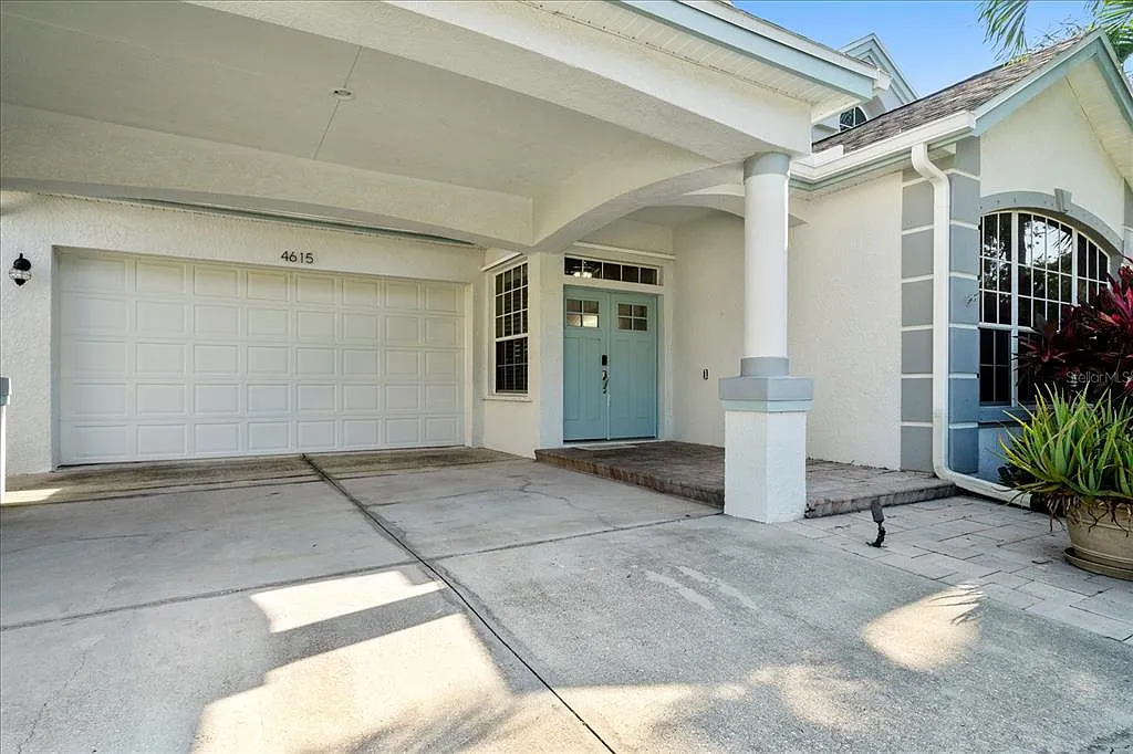 3 bed, 2.0 bath, 1967 sqft, $4,200 — Photo 2