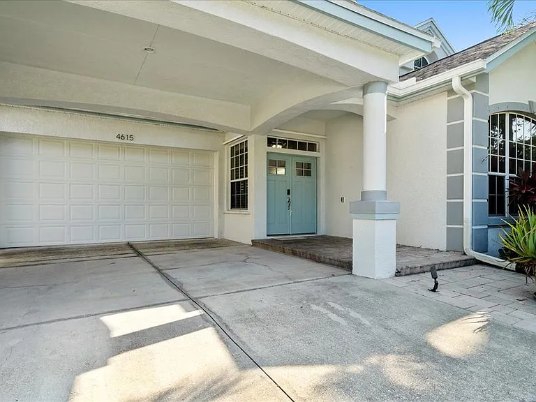 4615 4th Avenue Dr E — Photo 2