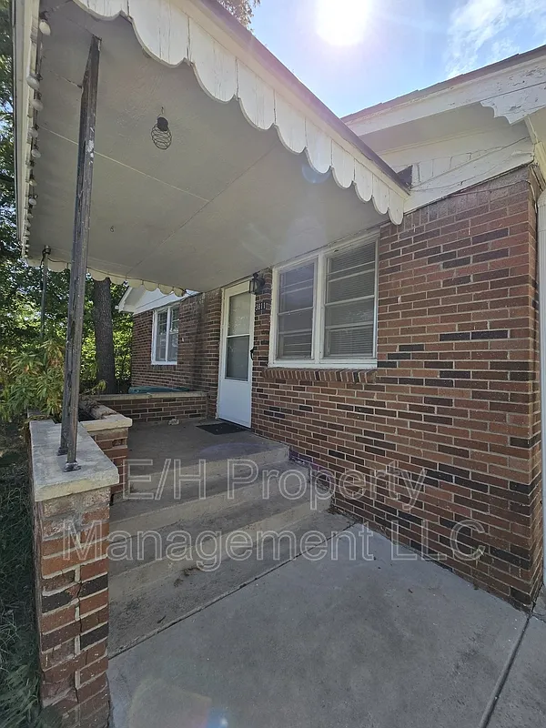 2 bed, 1.0 bath, 900 sqft, $850 — Photo 2