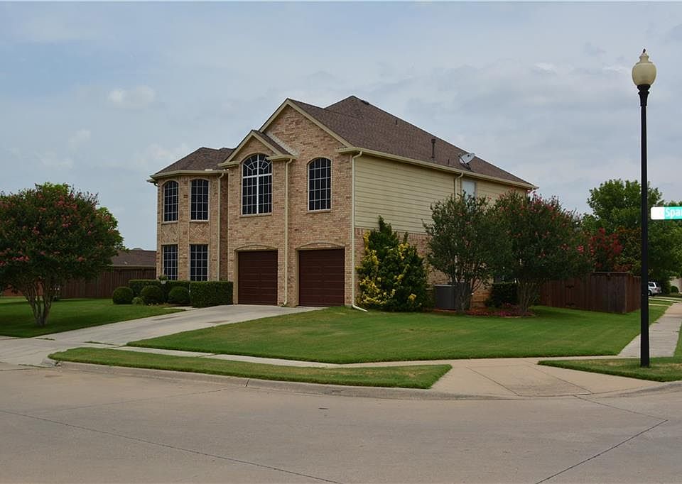1st image of 300 Spanish Oak Dr