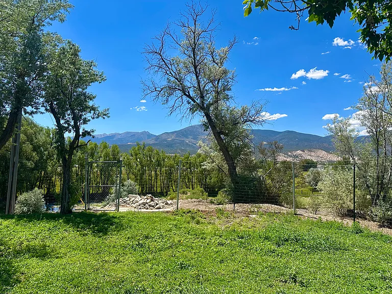 Views of the Sangre de Cristo mountains